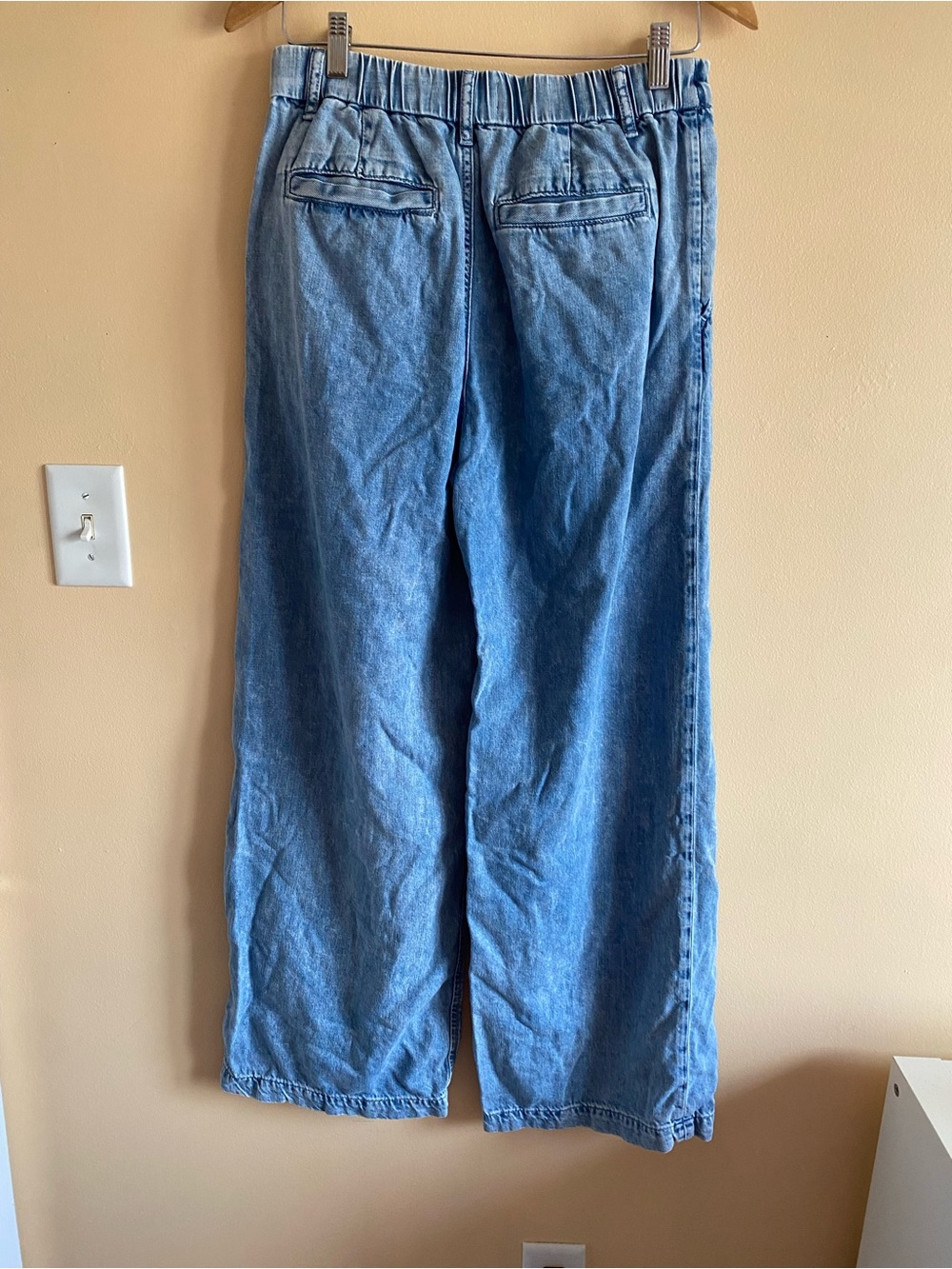 GAP UltraSoft Denim Wide Leg Pleated Jeans Woman 8 Light Wash Lyocell Blend 2024 - Picture 3 of 16